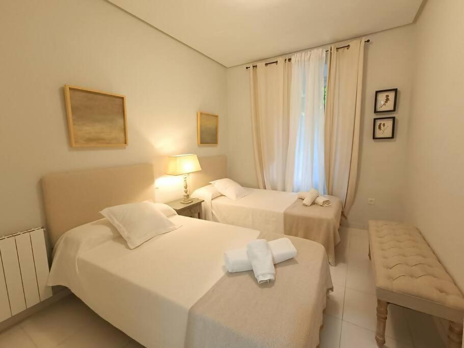 Apartamento Casa Aguila Casco Antiguo Patio Privado Caces Exterior foto