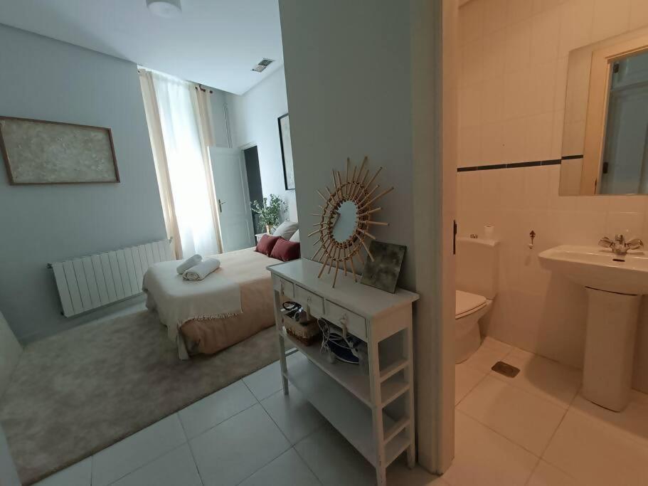 Apartamento Casa Aguila Casco Antiguo Patio Privado Caces Exterior foto