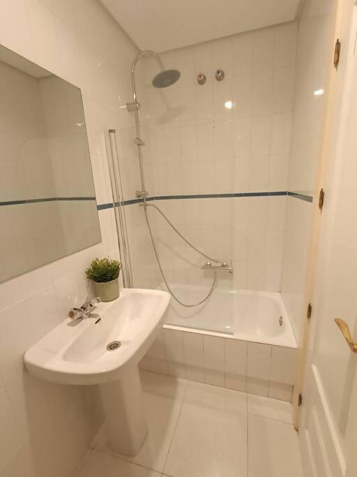 Apartamento Casa Aguila Casco Antiguo Patio Privado Caces Exterior foto