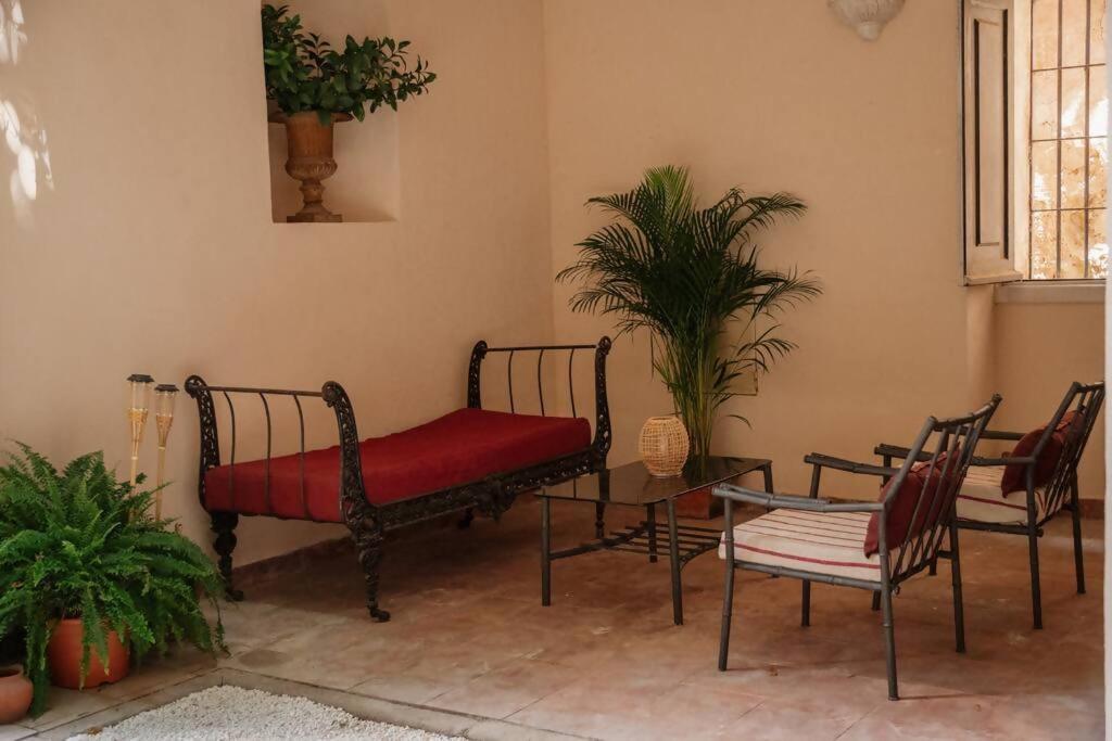 Apartamento Casa Aguila Casco Antiguo Patio Privado Caces Exterior foto